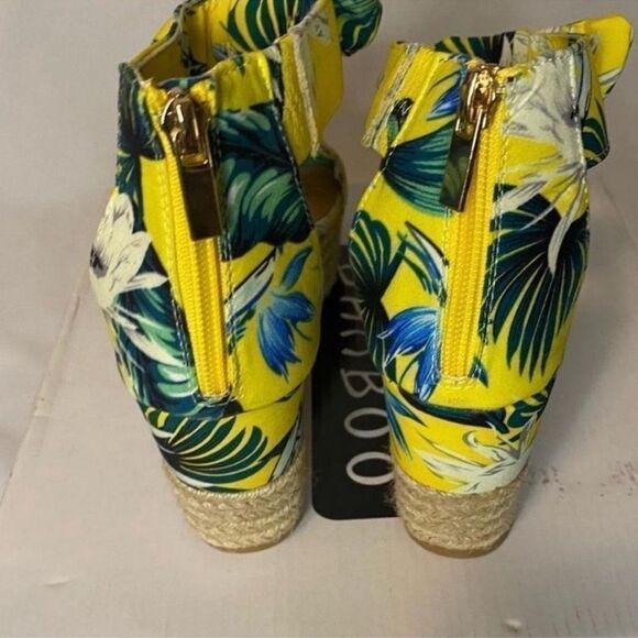 Floral Wedges Size 8 - Picture 3 of 7